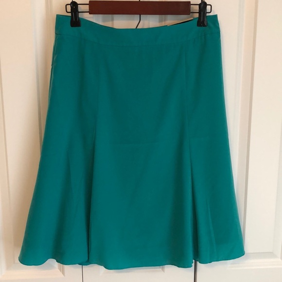 Banana Republic Dresses & Skirts - Banana Republic turquoise knee length skirt.
